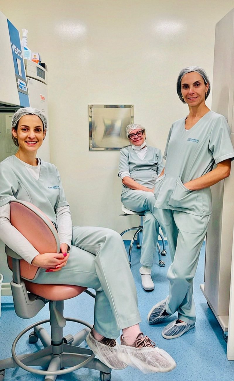 Equipe de embriologia do laboratório Conception